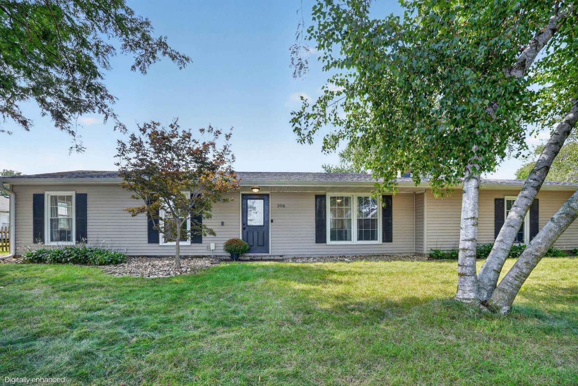 206 Hillcrest Road, Waterloo, IA 50701 Main Photo