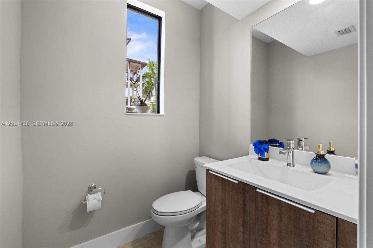 4720 NW 84th Ct, Doral, FL 33166 Photo