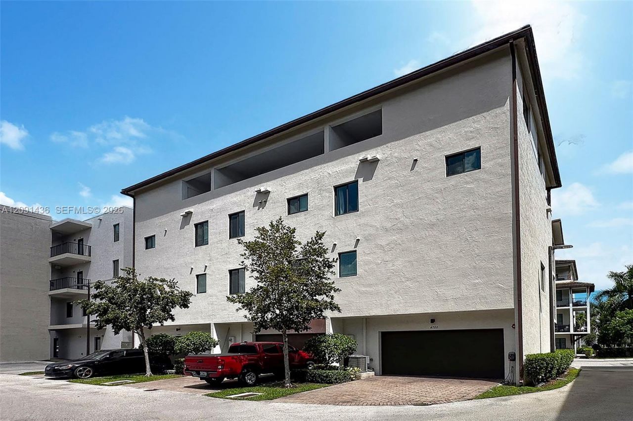 4720 NW 84th Ct, Doral, FL 33166 Photo