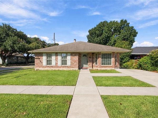 3800 NAPOLI Drive, Metairie, LA 70002
