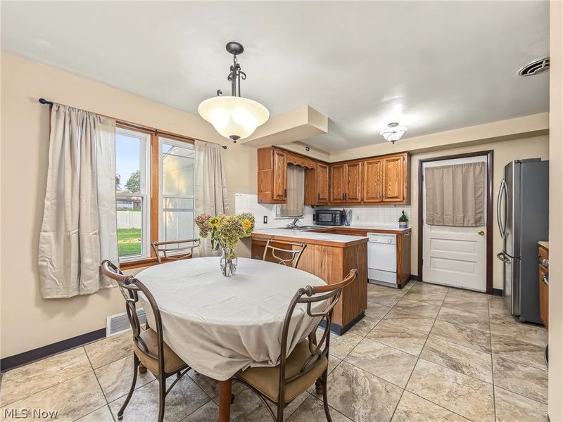 553 Judith Lane, Struthers, OH 44471 Photo 5