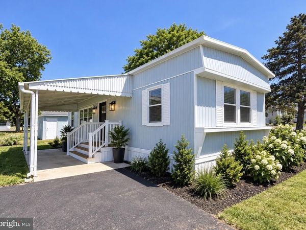 7612 HUNTER DRIVE , MORRISVILLE, PA 19067