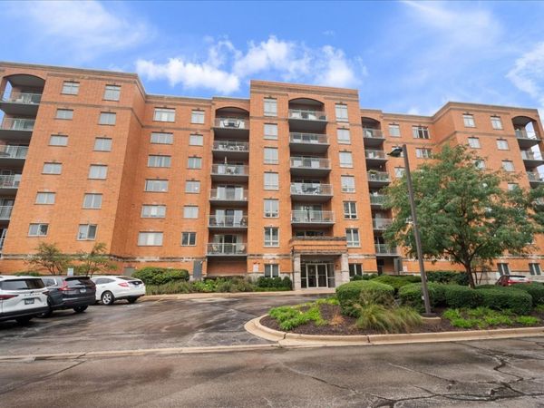 6801 N Milwaukee Avenue , Unit 402, Niles, IL 60714