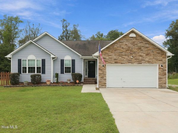 210 Gillespie Drive, Hubert, NC 28539