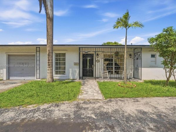 10321 Fairway Heights Blvd , Miami, FL 33157