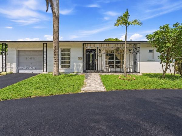 10321 Fairway Heights Blvd , Miami, FL 33157