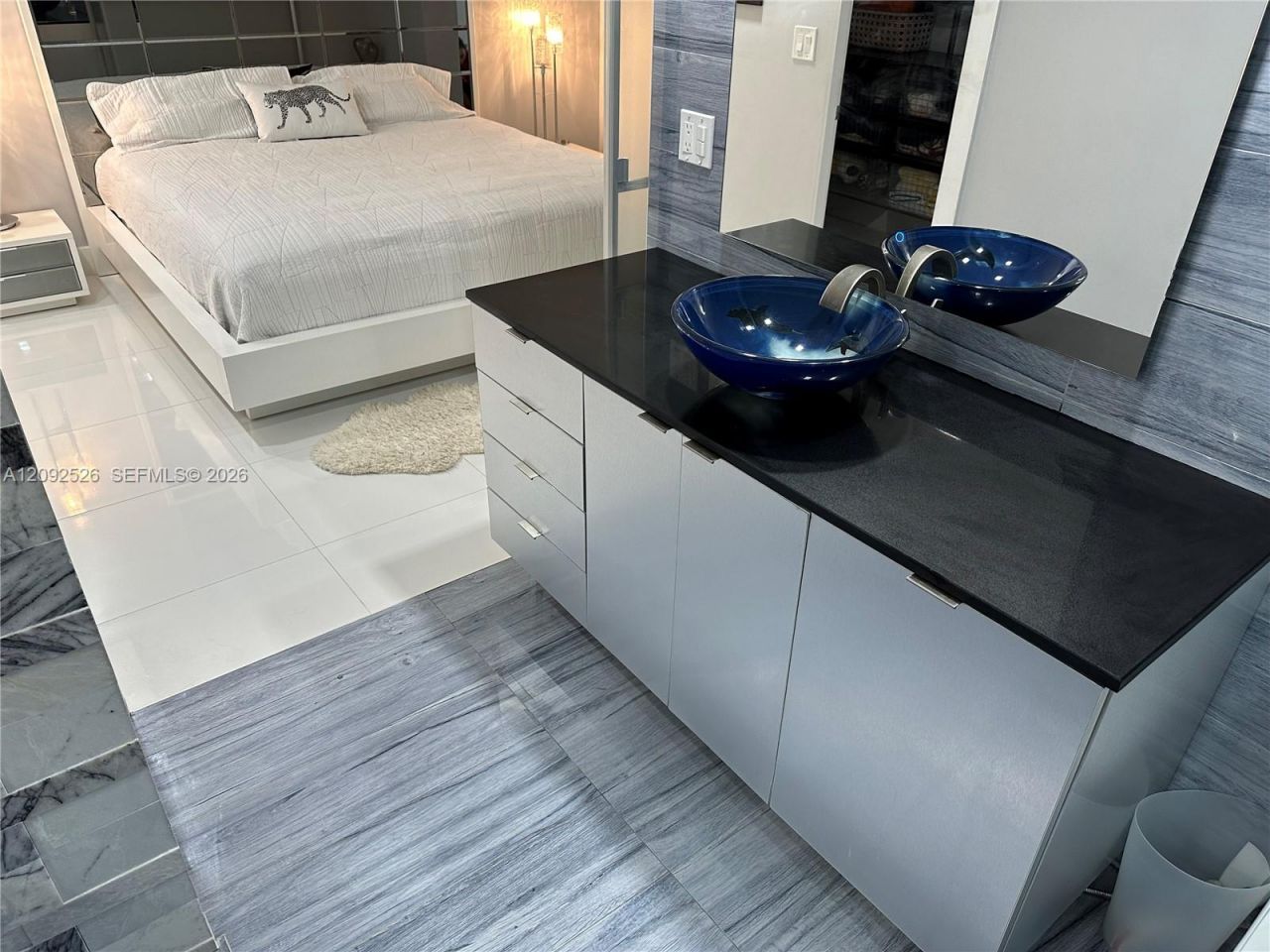 6039 Collins Ave, Unit 721, Miami Beach, FL 33140 Photo