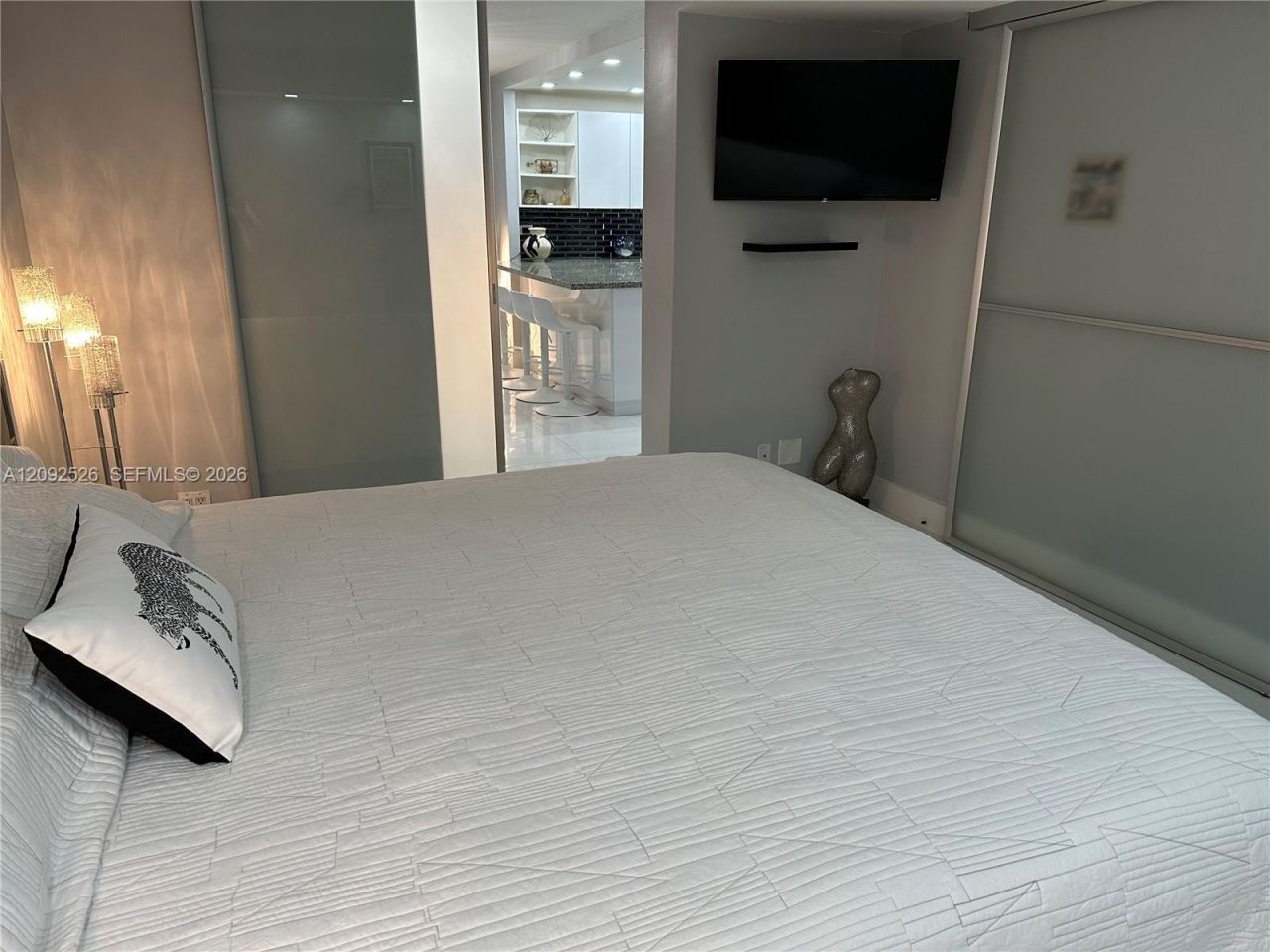 6039 Collins Ave, Unit 721, Miami Beach, FL 33140 Photo