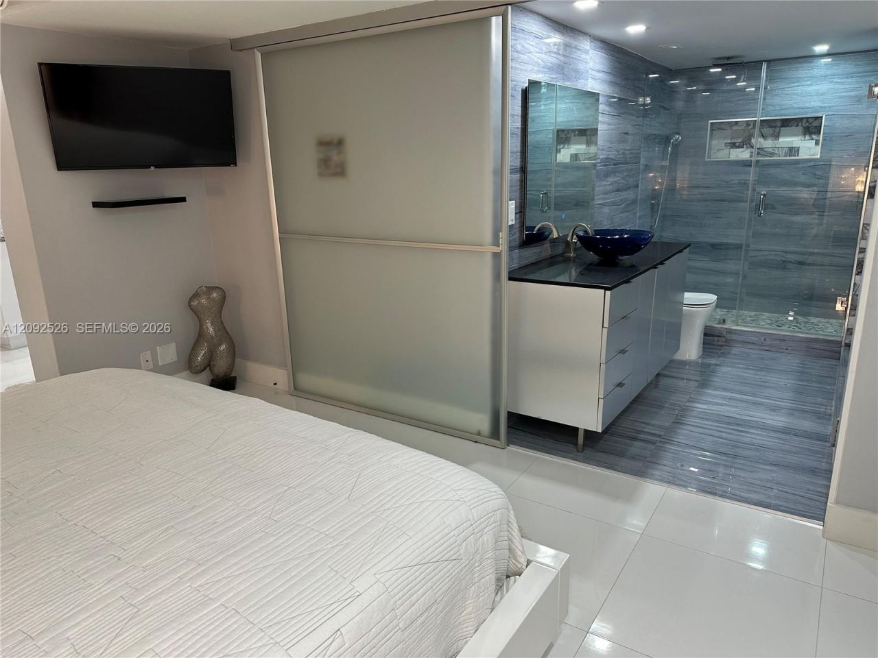 6039 Collins Ave, Unit 721, Miami Beach, FL 33140 Photo
