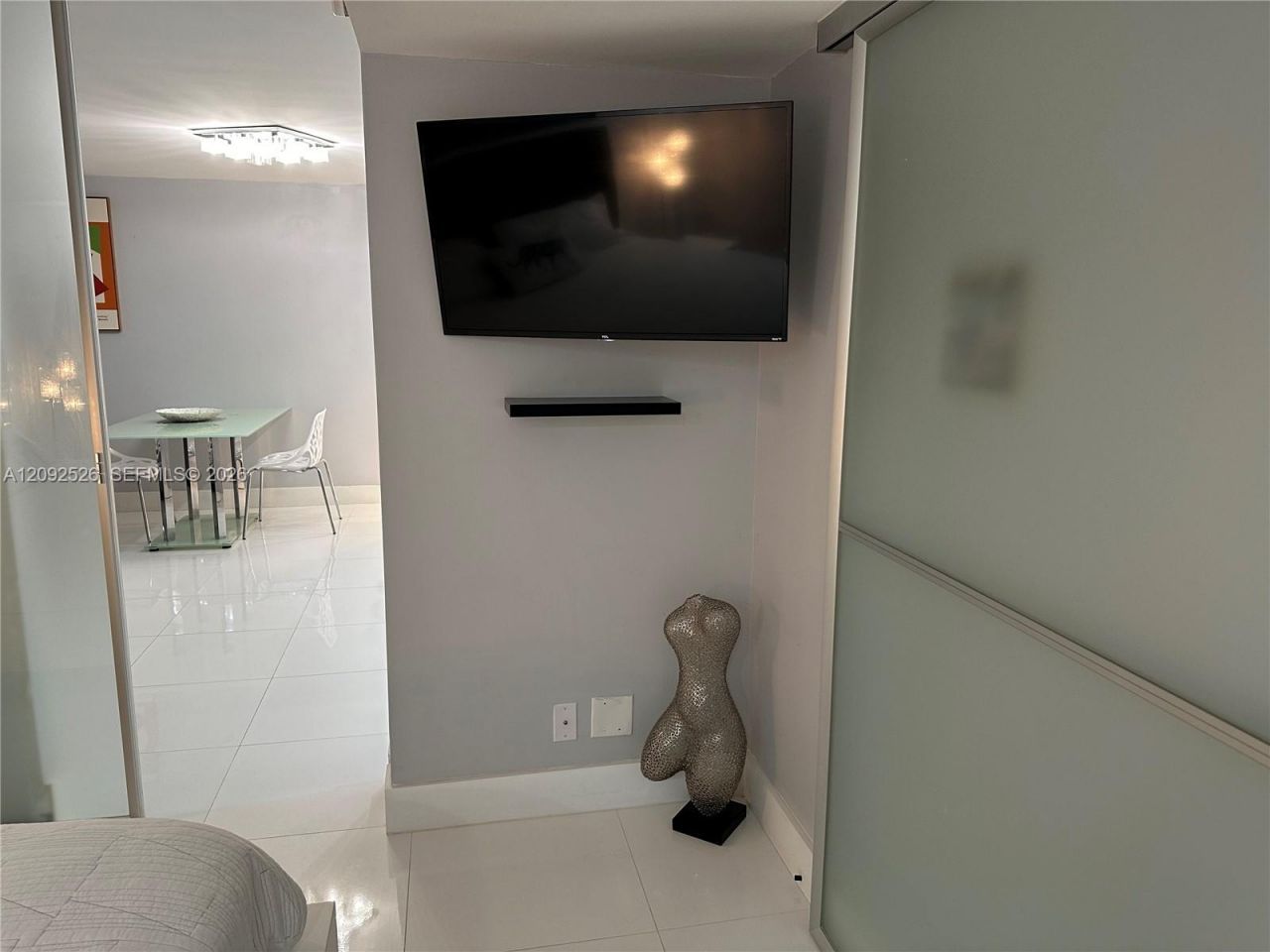 6039 Collins Ave, Unit 721, Miami Beach, FL 33140 Photo