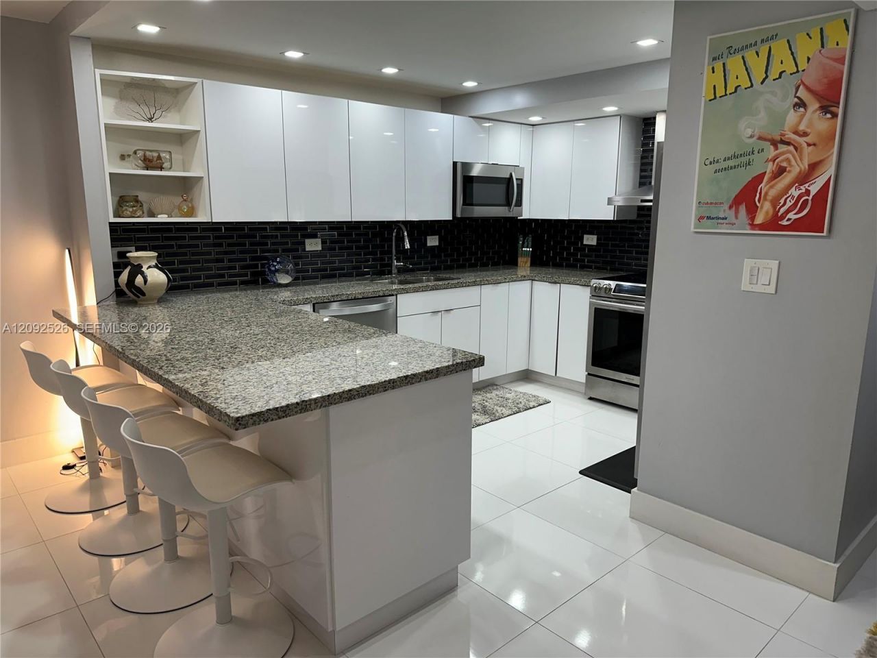 6039 Collins Ave, Unit 721, Miami Beach, FL 33140 Photo