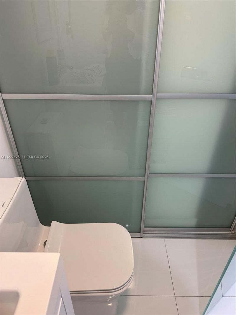 6039 Collins Ave, Unit 721, Miami Beach, FL 33140 Photo
