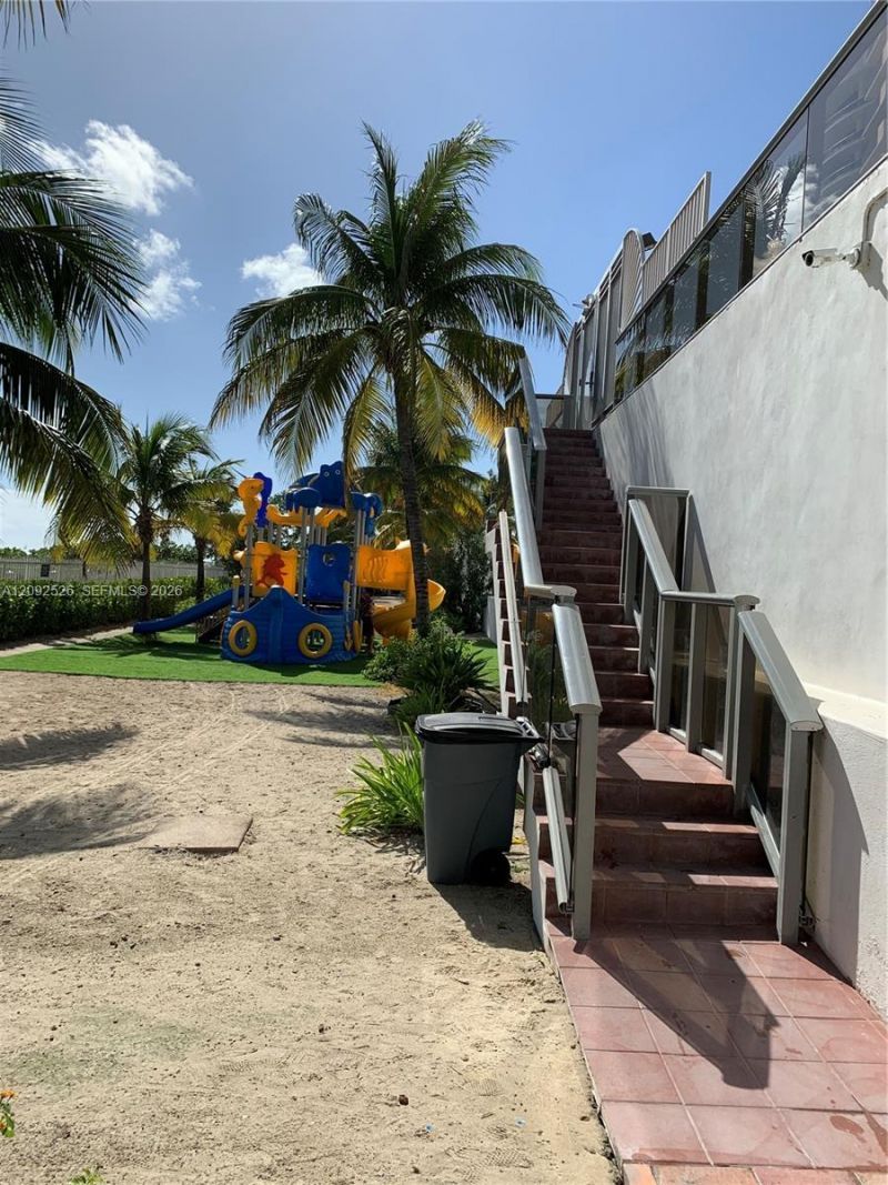 6039 Collins Ave, Unit 721, Miami Beach, FL 33140 Photo