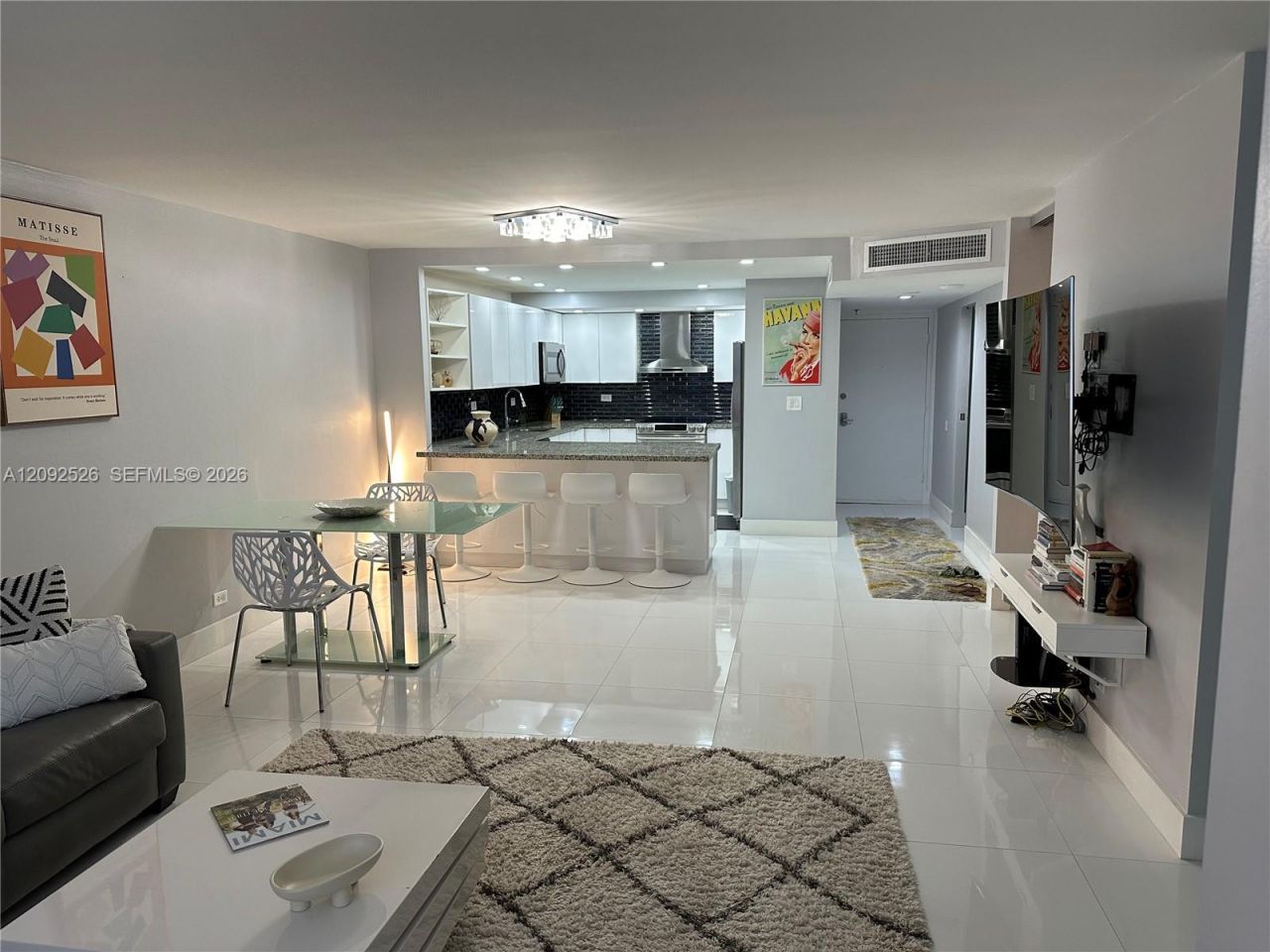 6039 Collins Ave, Unit 721, Miami Beach, FL 33140 Photo