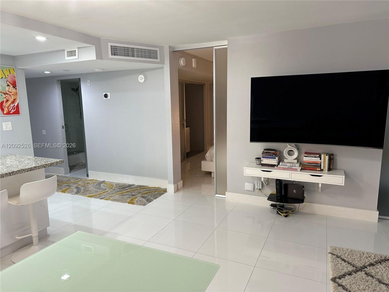 6039 Collins Ave, Unit 721, Miami Beach, FL 33140 Photo