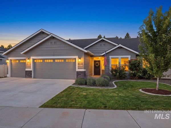 4932 W Vanderbilt Dr, Meridian, ID 83646
