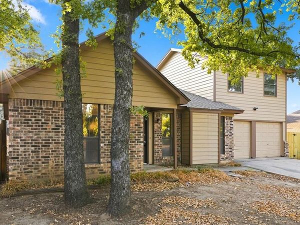 721 Timberoaks Drive , Azle, TX 76020