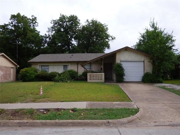 502 Moonlight Drive , Garland, TX 75040