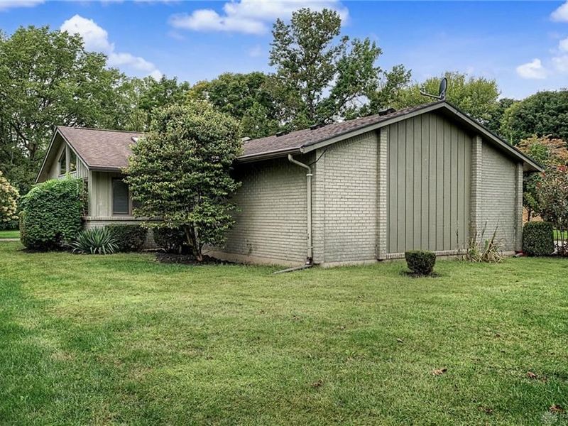 2180 Woodstock Court, Troy, OH 45373 Photo 4