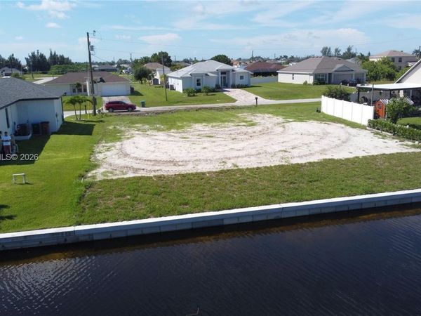 2907 NW 9 , Cape Coral, FL 33993