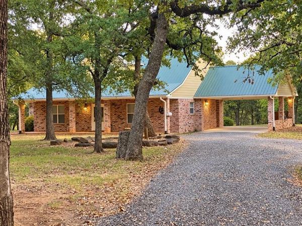 3704 County Road 220 , Gainesville, TX 76240