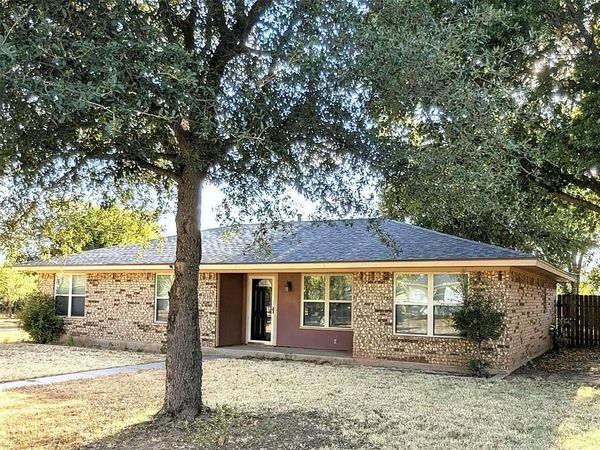 1316 S Galloway Drive , Olney, TX 76374