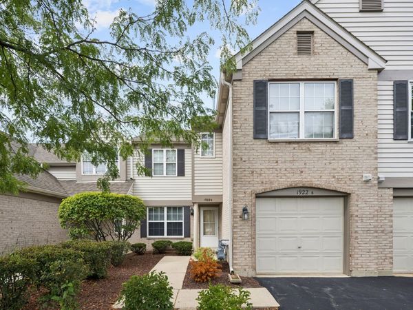 1922 Heron Avenue, Unit B, Schaumburg, IL 60193