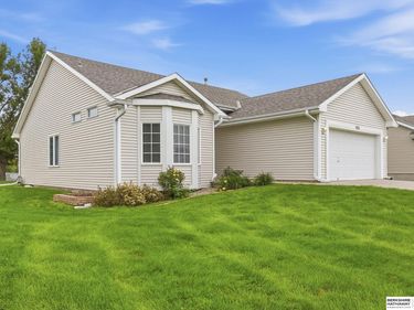 9203 Hillcrest Drive, La Vista, NE 68128