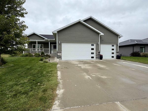 1501 Country Club Drive, Elk Point, SD 57025