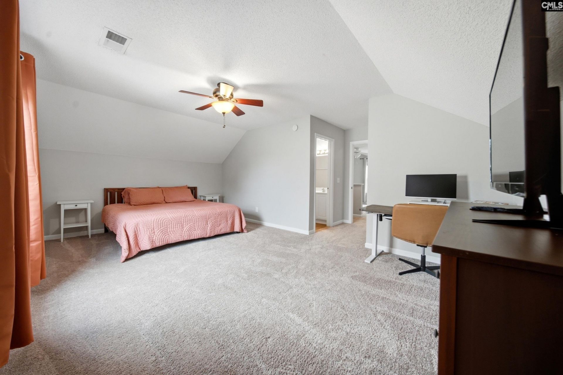 317 Denman Loop  Photo 11