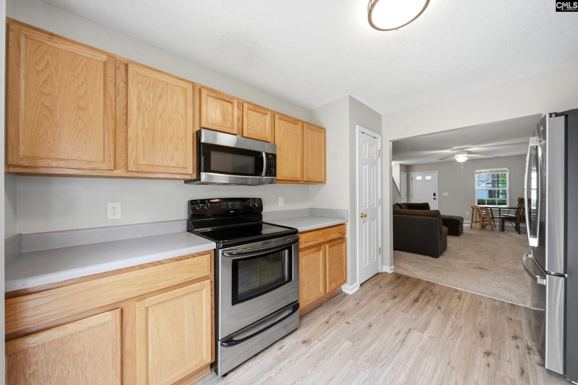317 Denman Loop  Photo 4