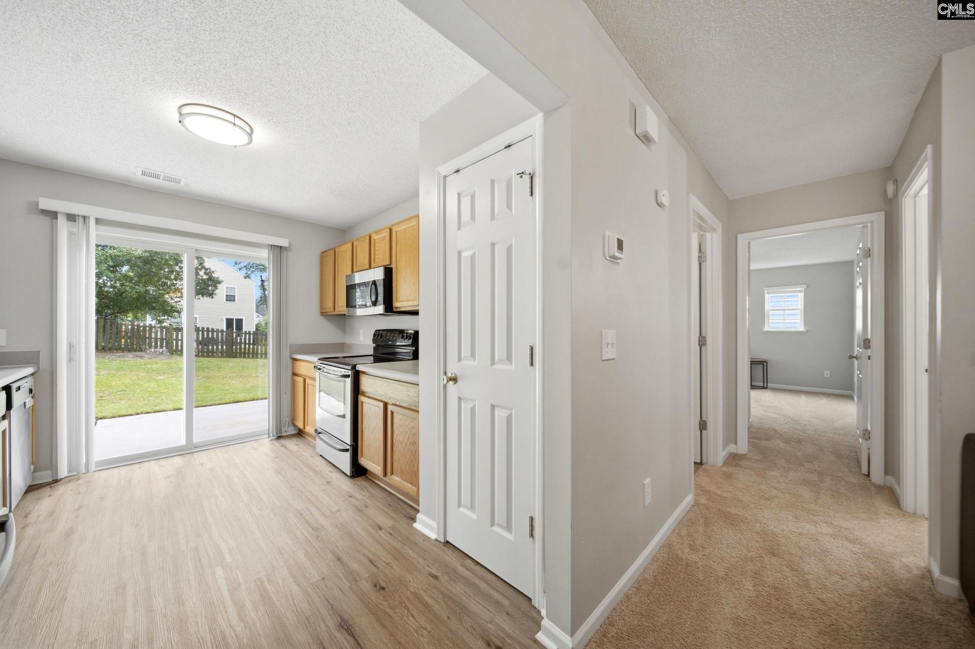 317 Denman Loop  Photo 5