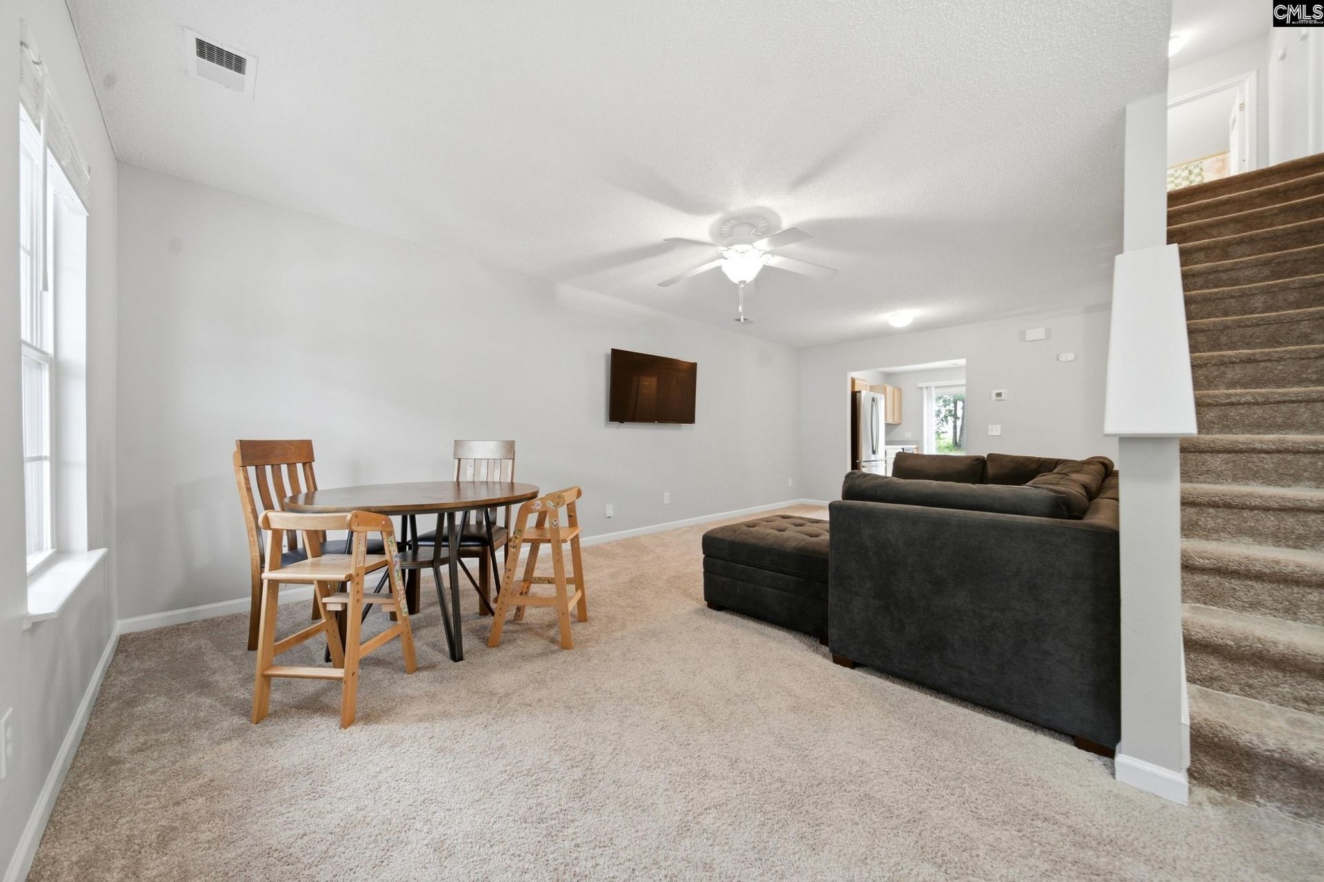 317 Denman Loop  Photo 7