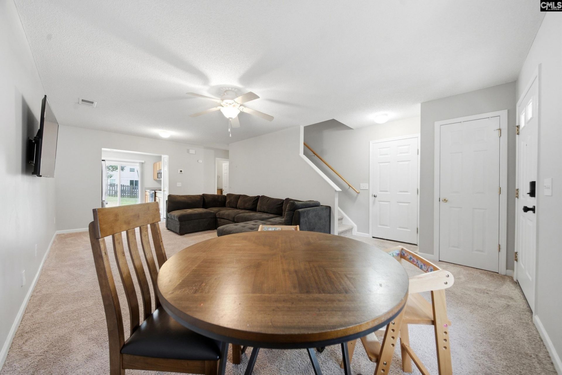 317 Denman Loop  Photo 8