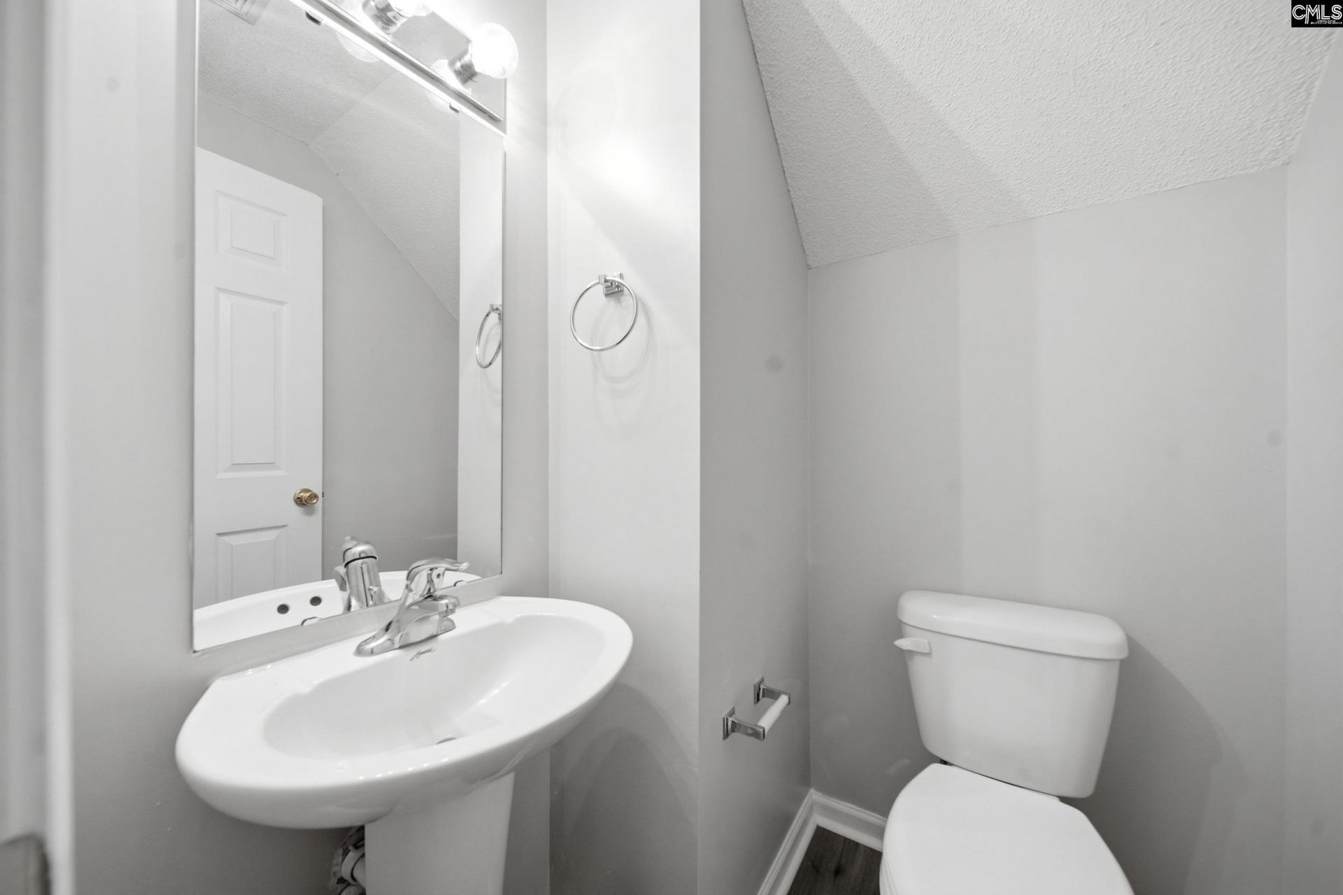 317 Denman Loop  Photo 9