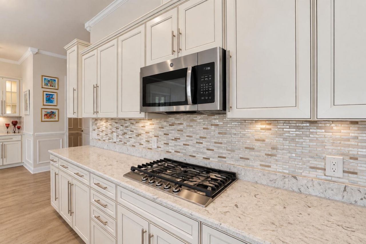 497 Four Seasons Boulevard Photo 14