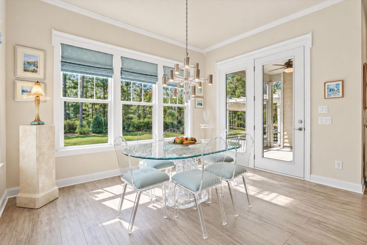 497 Four Seasons Boulevard Photo 18