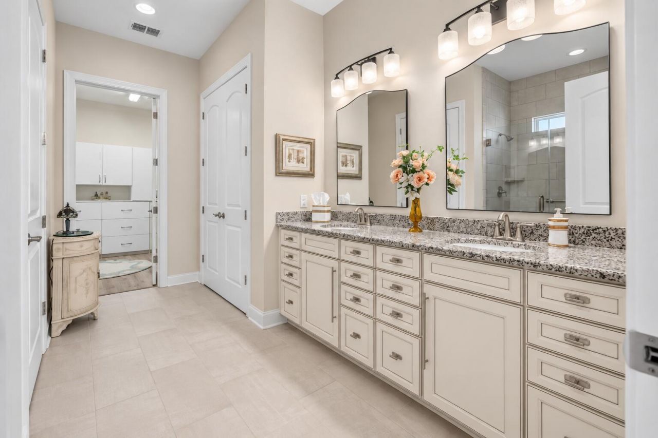 497 Four Seasons Boulevard Photo 24