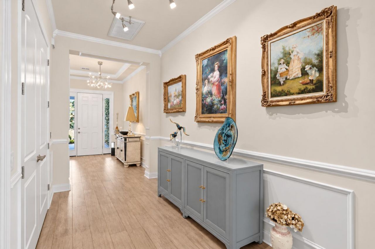 497 Four Seasons Boulevard Photo 4