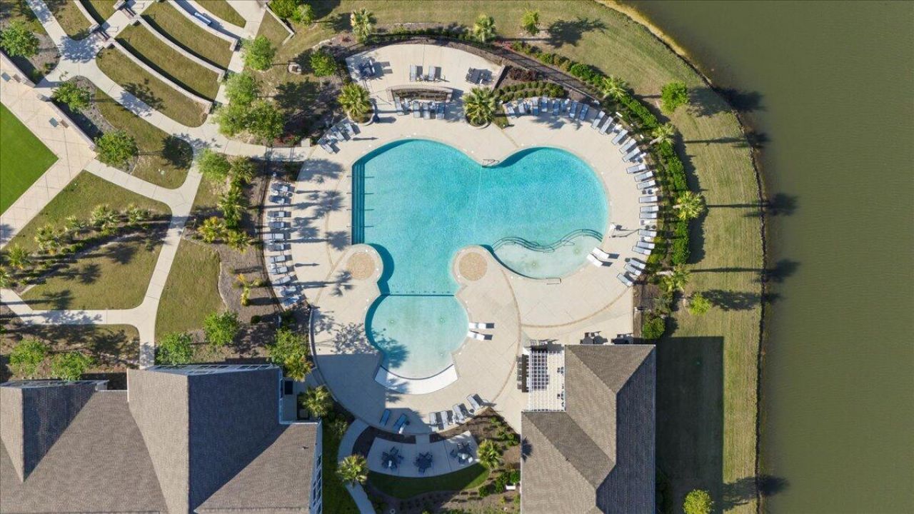 497 Four Seasons Boulevard Photo 44