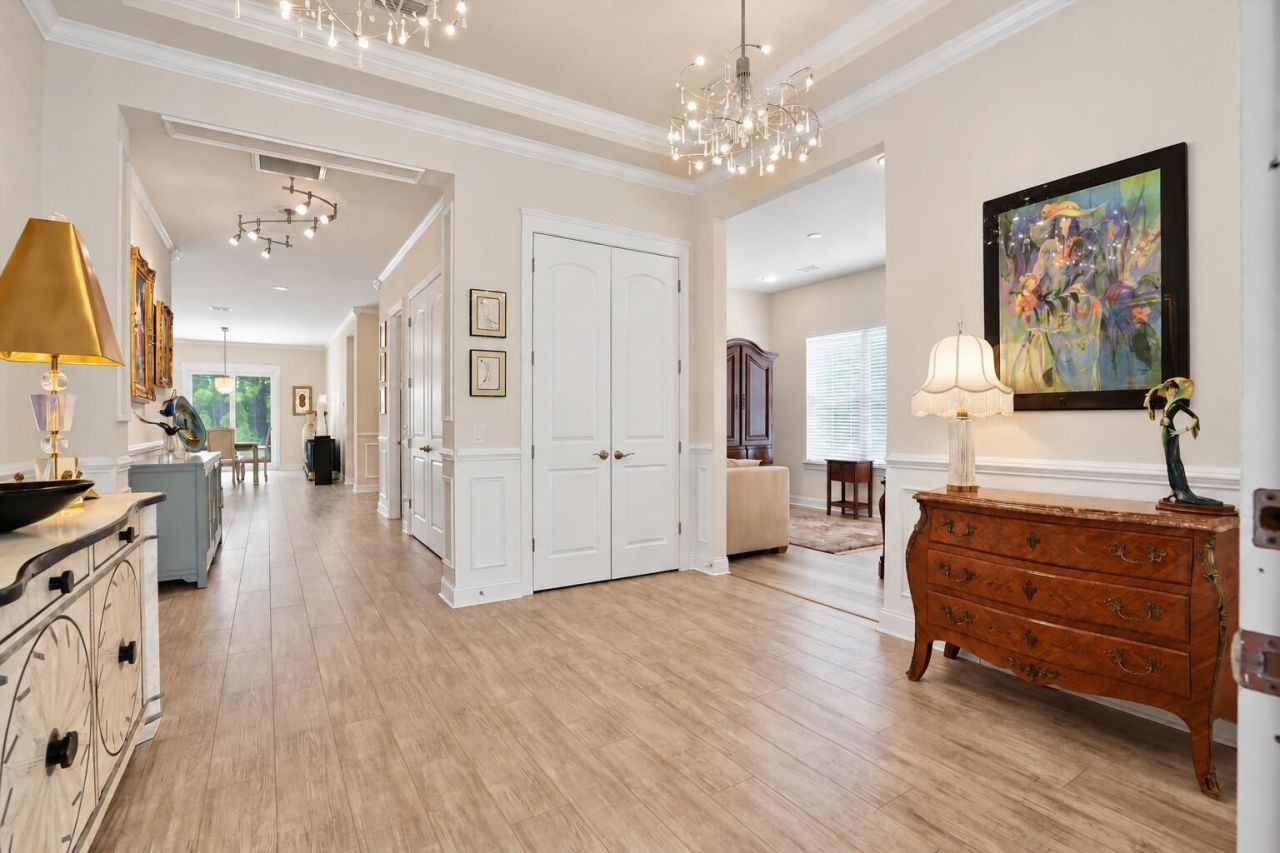 497 Four Seasons Boulevard Photo 5