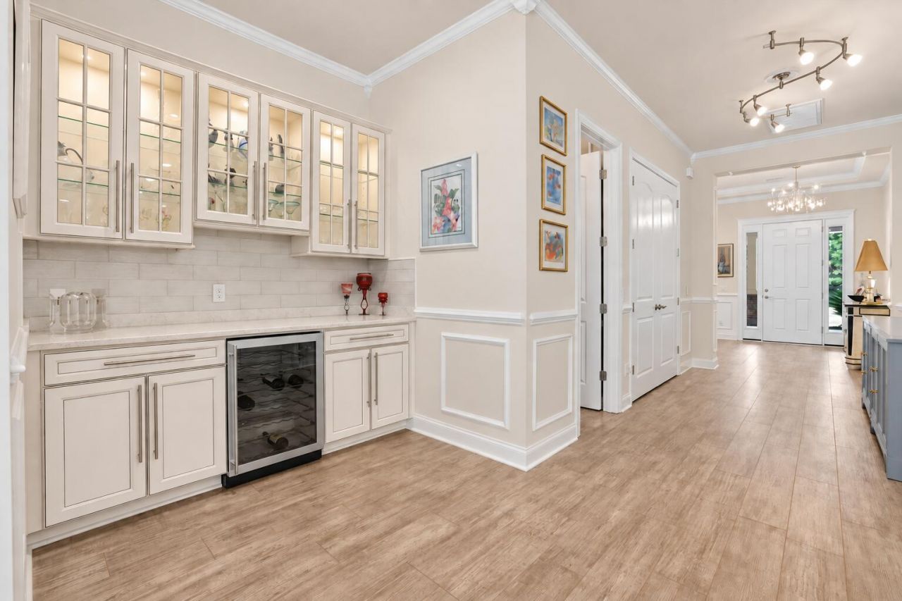 497 Four Seasons Boulevard Photo 6