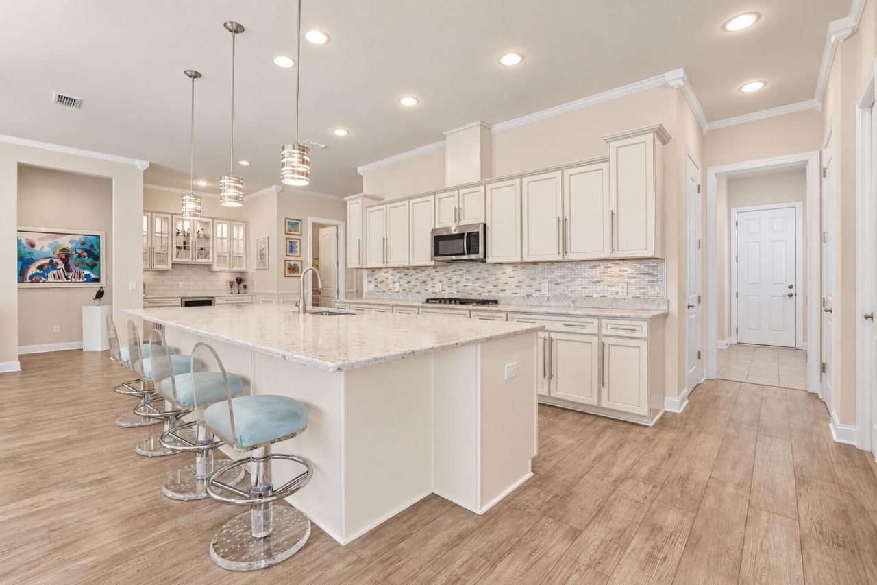497 Four Seasons Boulevard Photo 8