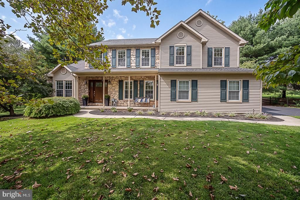 19 ONEIDA COURT , CHESTER SPRINGS, PA 19425