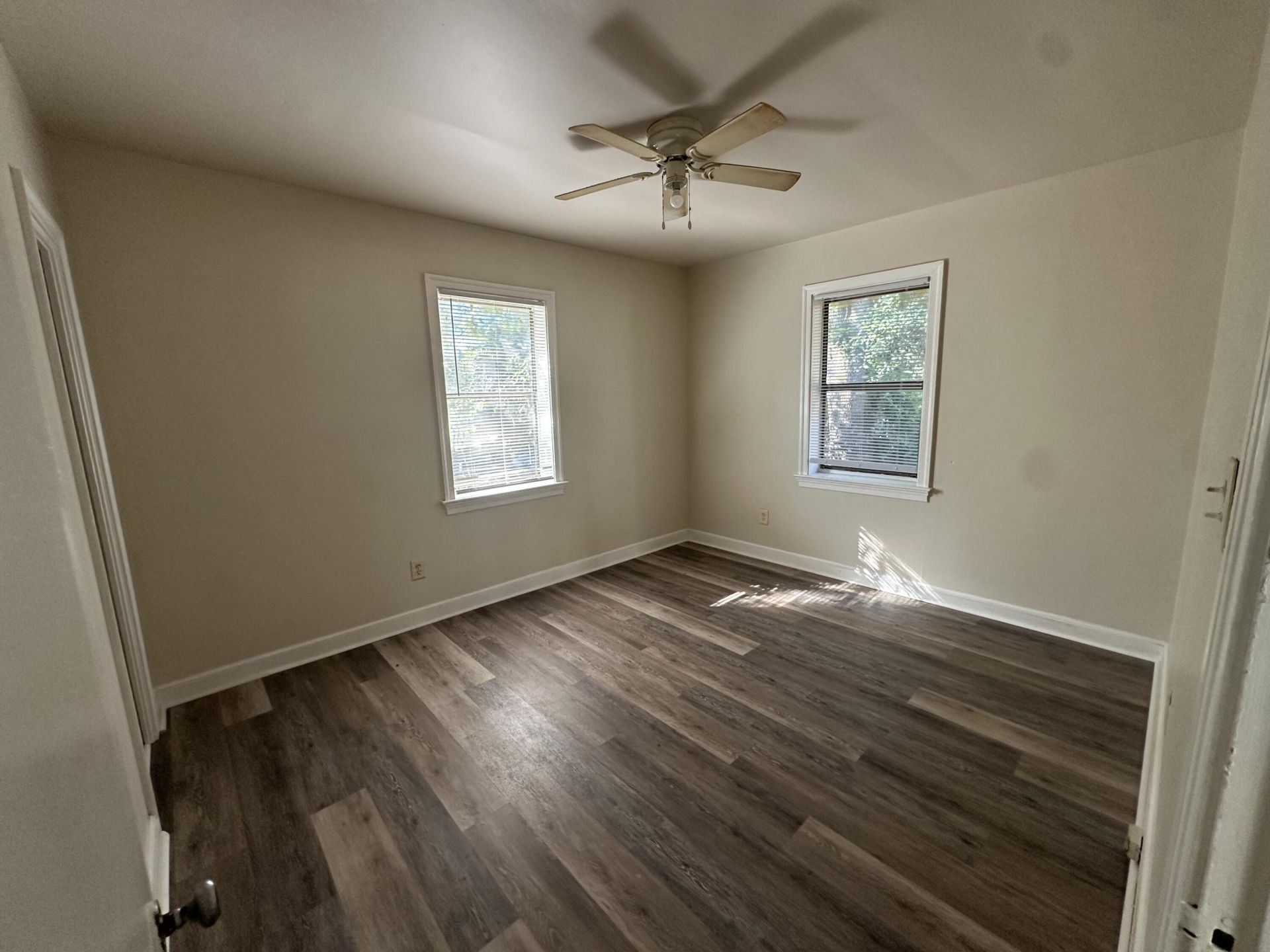 5445 Crown Avenue Photo 4