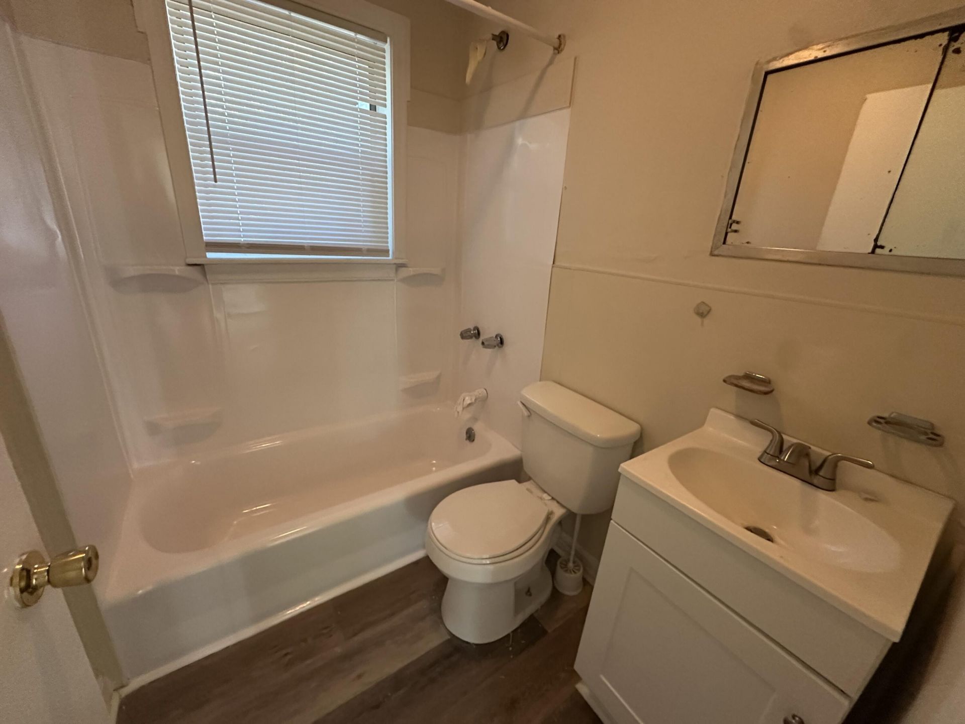 5445 Crown Avenue Photo 6