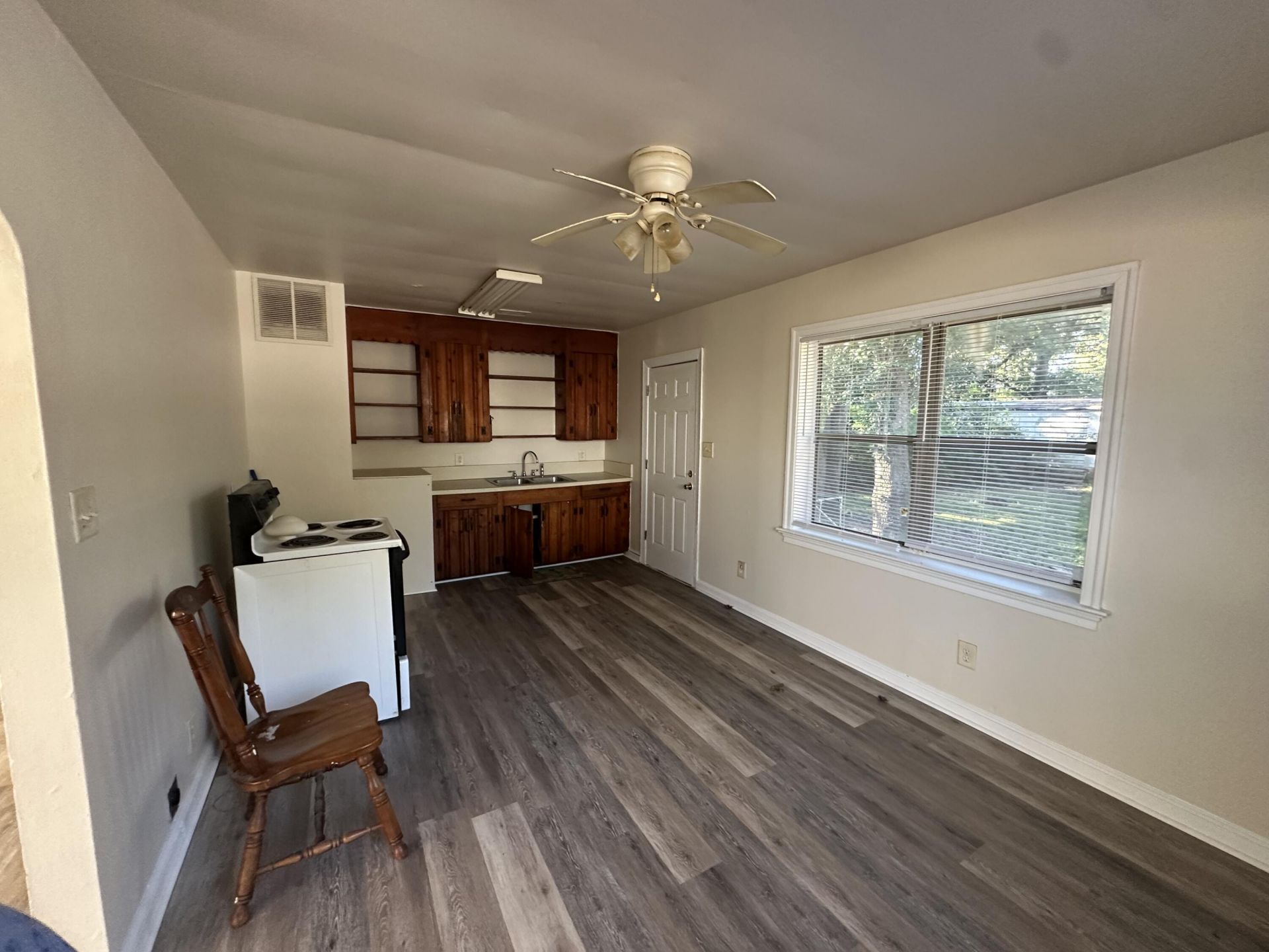 5445 Crown Avenue Photo 7