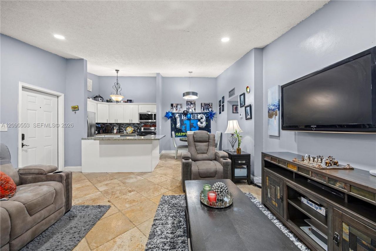 917 NE 199th St, Unit 204, Miami, FL 33179 Photo