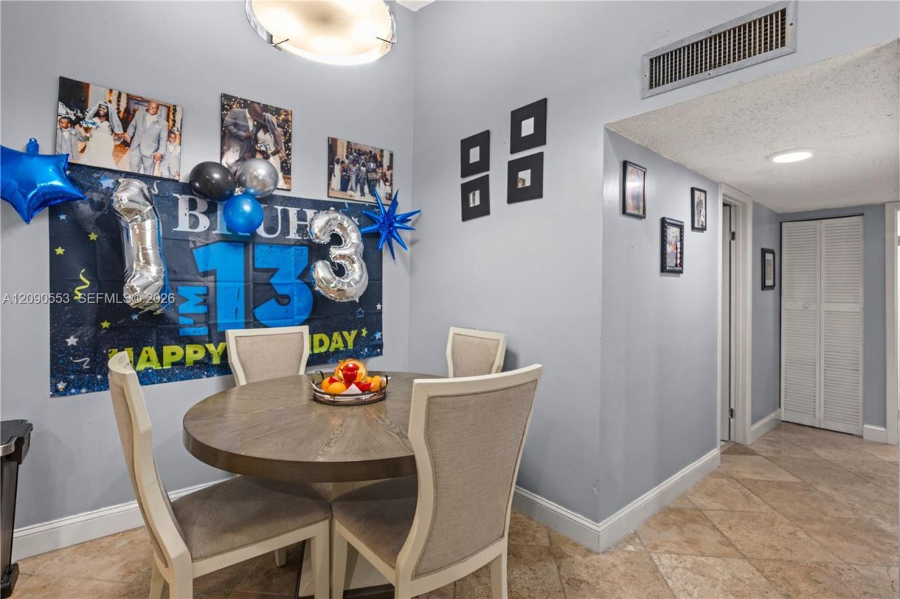 917 NE 199th St, Unit 204, Miami, FL 33179 Photo