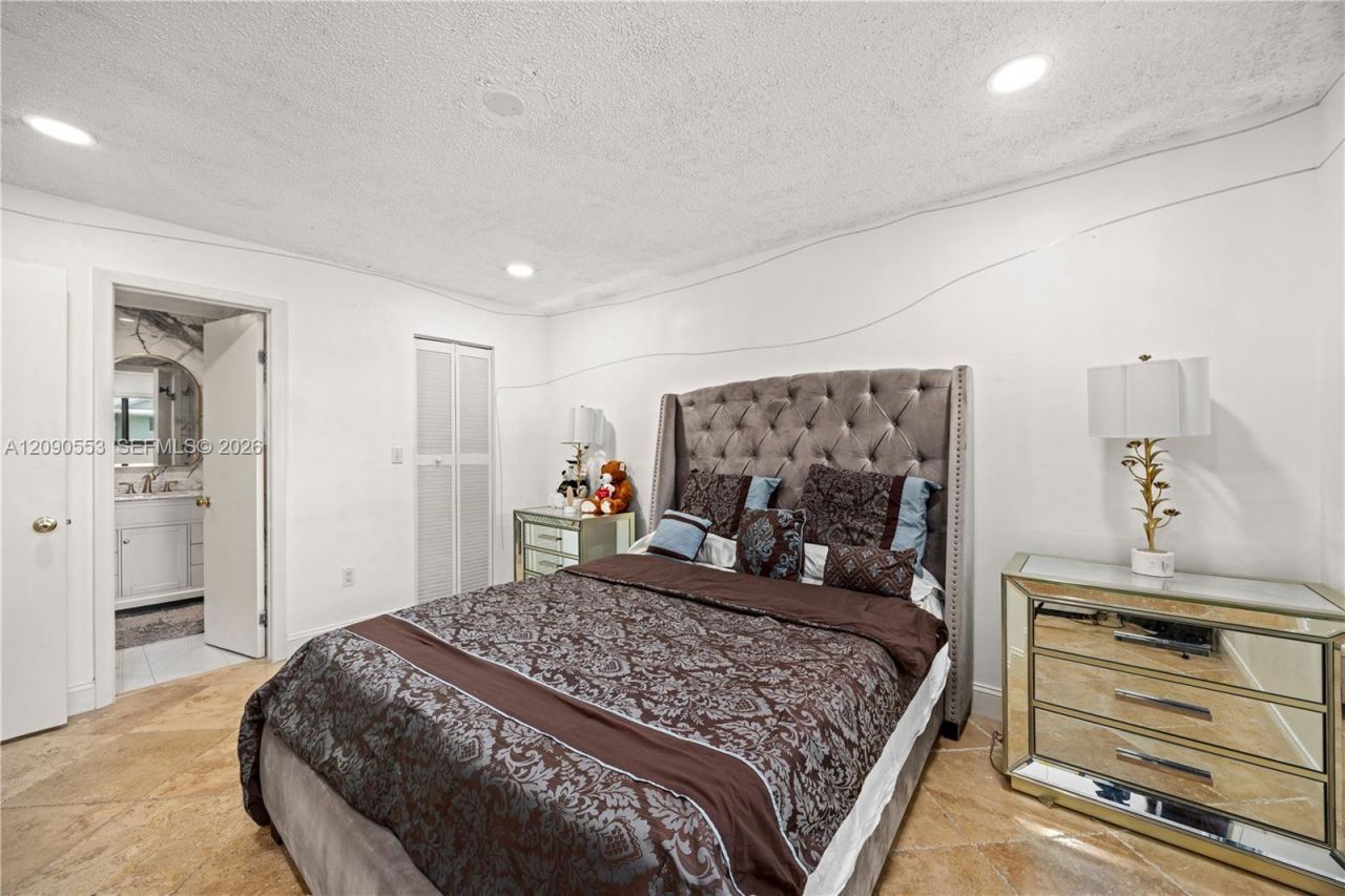 917 NE 199th St, Unit 204, Miami, FL 33179 Photo